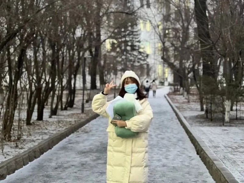 女生冰雪大世界丢手机，壁纸曝光引全场叫好！高校前来“认领”......适合女生手机壁纸「女生冰雪大世界丢手机，壁纸曝光引全场叫好！高校前来“认领”......」
