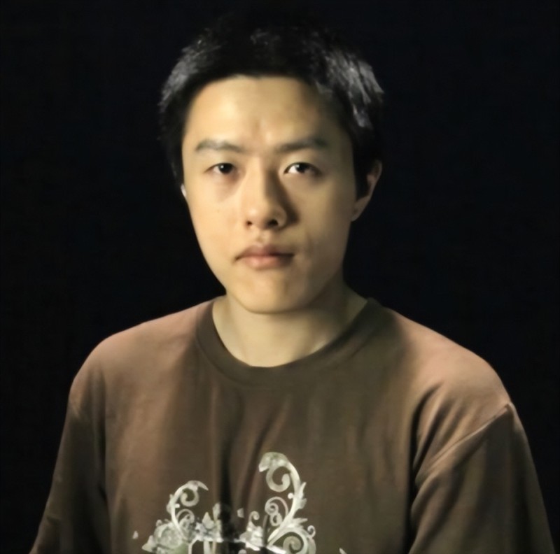 放弃医生工作做动漫，靠母亲退休金生活，如今一部电影拿百亿票房