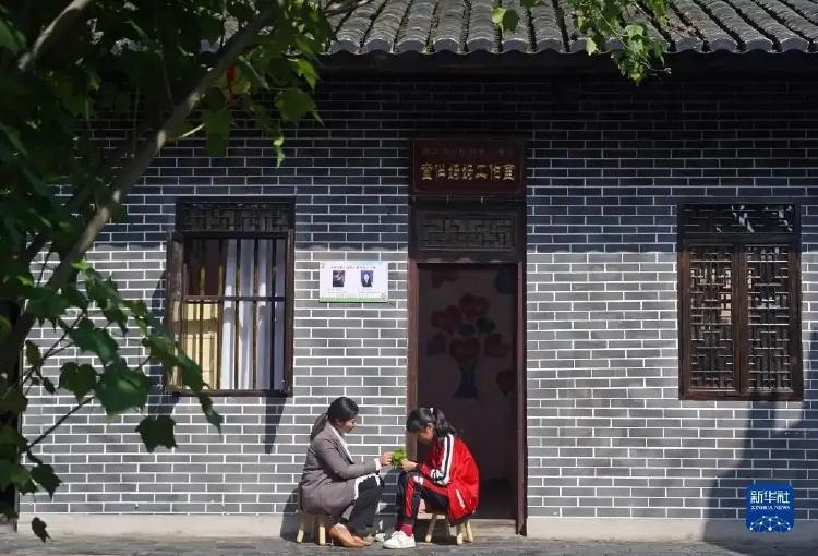 家访不仅要叩响家门，更要叩响心门