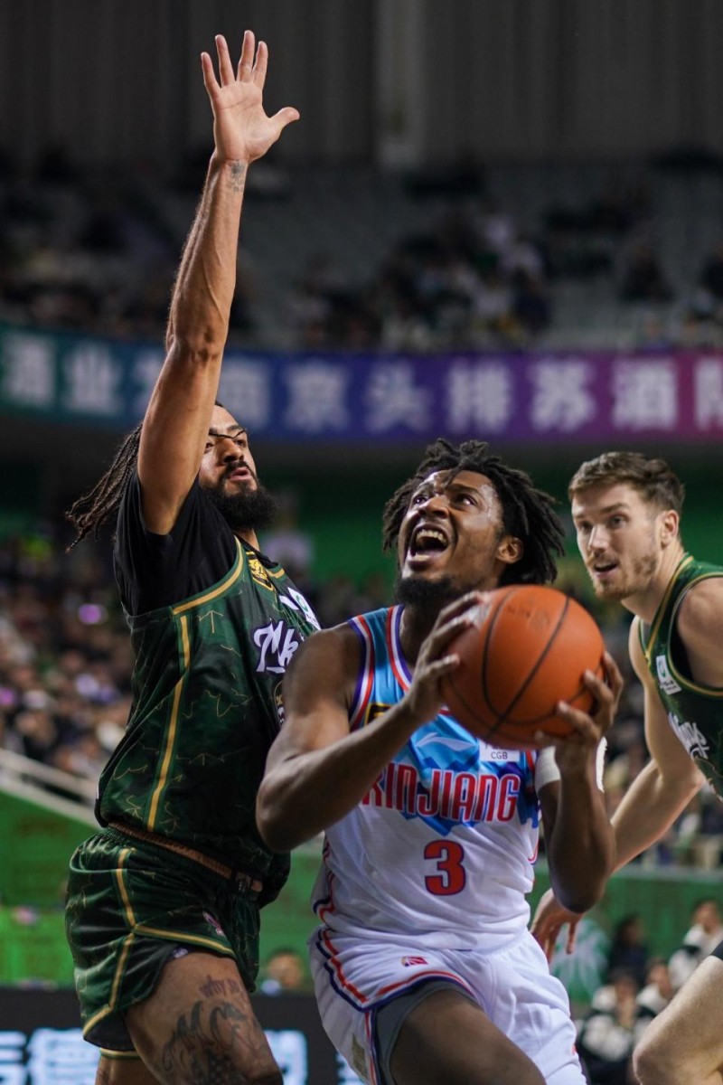 篮球——CBA常规赛：南京头排苏酒队胜新疆伊力特队