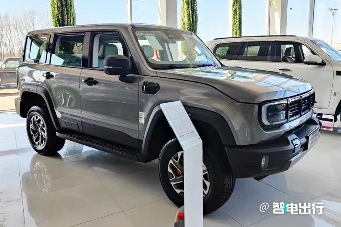 北京汽车：全新BJ40限时降3万，卖15.98万起！增程版将上市