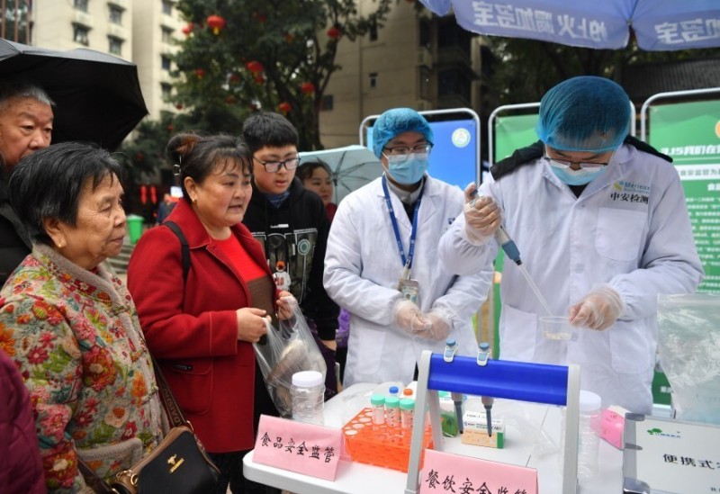 重庆：＂百姓点检日＂进社区 为市民消费保驾护航
