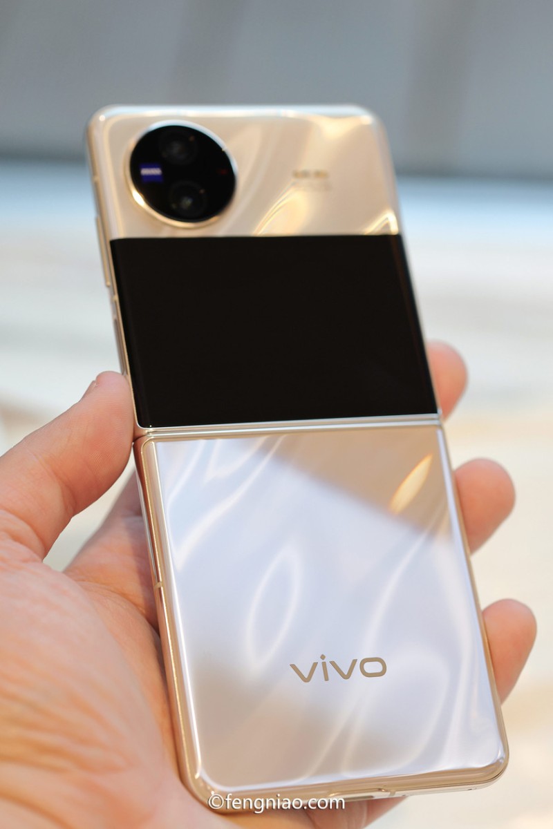 小折叠也能有大作用 vivo X Flip纵向折叠屏手机评测